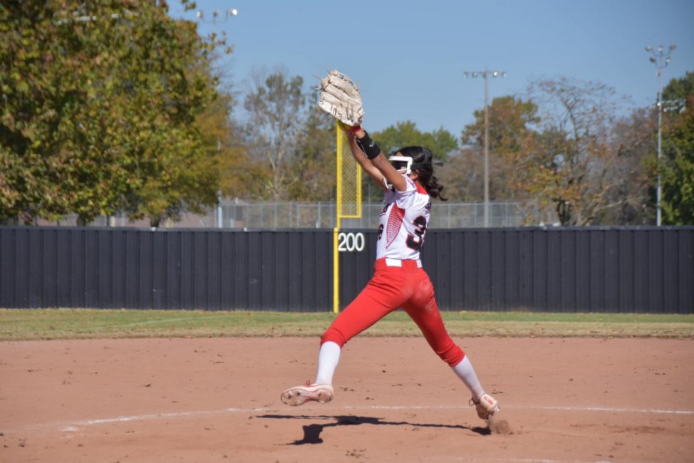 Grace pitching and winning the Nov 2023 USSSA Fall Nationals open division 14U Champs.jpg